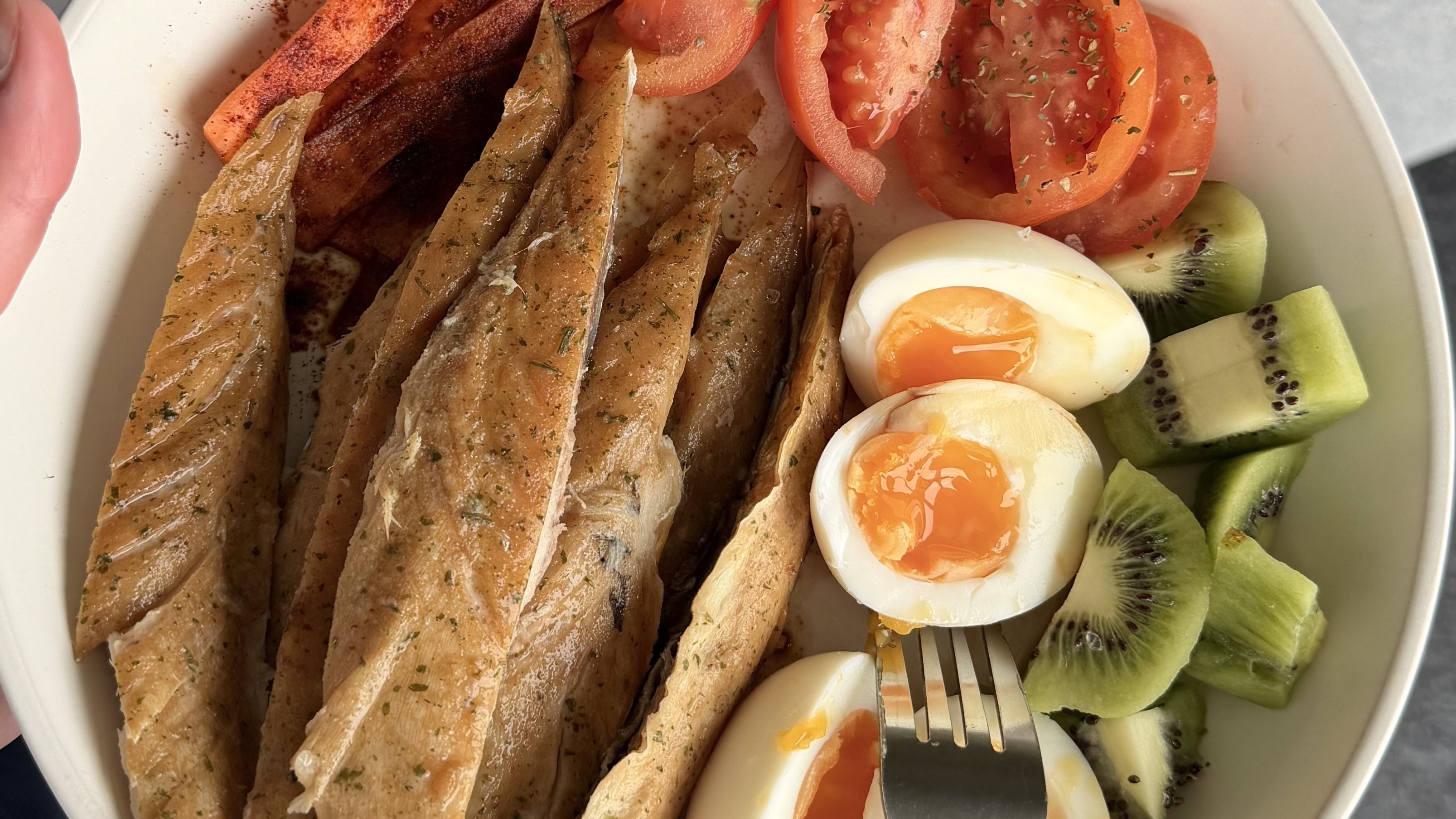 Budget-friendly canned fish meals for students including tuna pasta, sardines on toast, salmon fish cakes, and rice bowls.